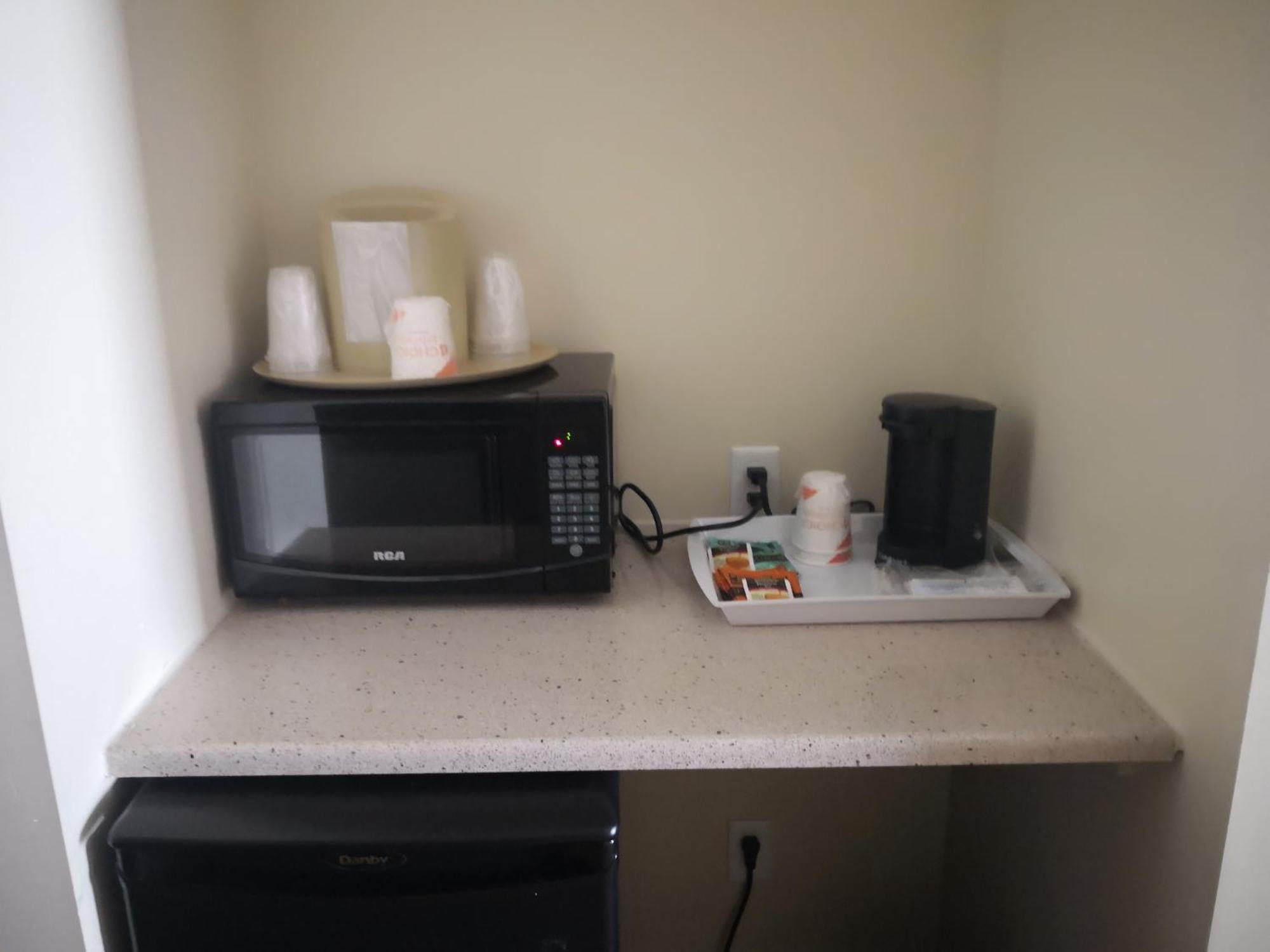 Quality Inn & Suites Hawkesbury Exteriör bild