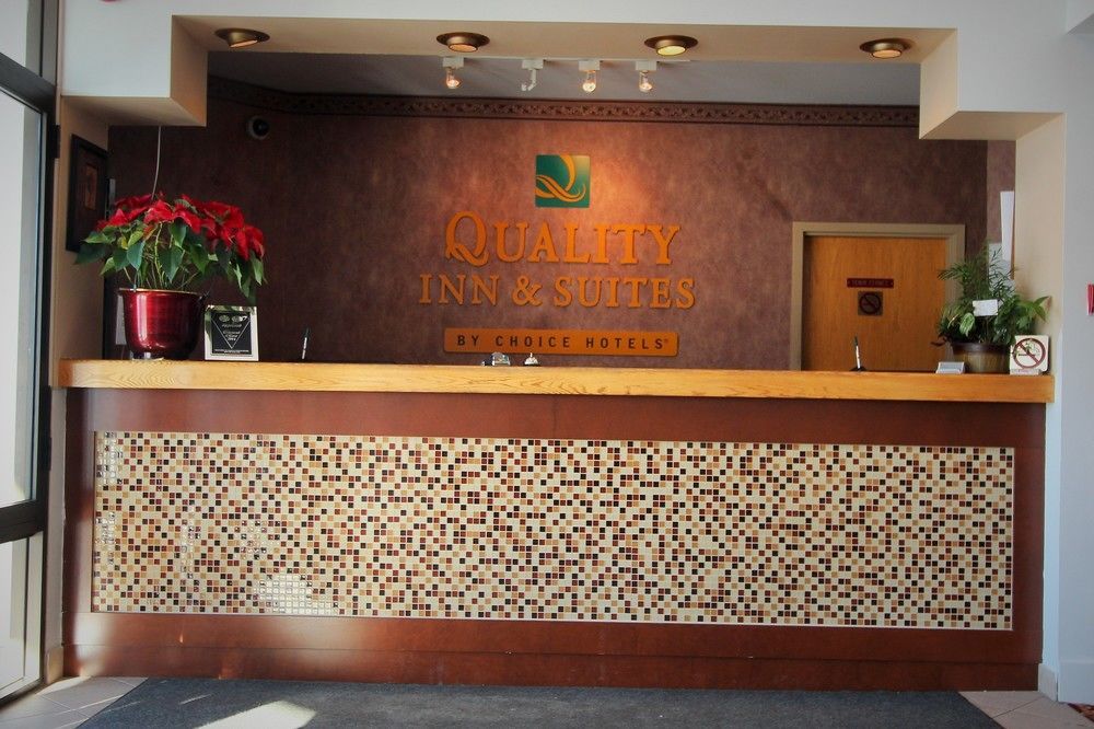 Quality Inn & Suites Hawkesbury Exteriör bild